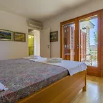 Rustikales Steinhaus Nur 300 Meter Zum Mit 3 Parkplaetzen, Meerblick, Garten *