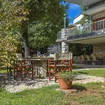 Rustikales Steinhaus Nur 300 Meter Zum Mit 3 Parkplaetzen, Meerblick, Garten