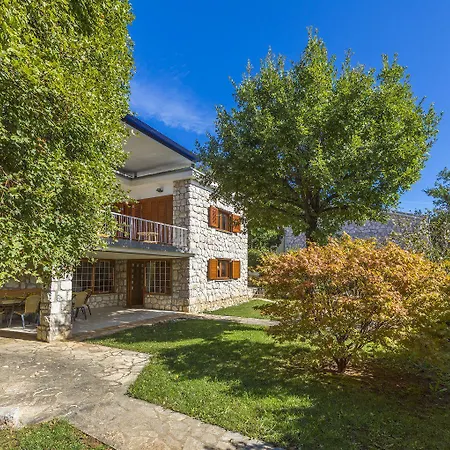 Rustikales Steinhaus Nur 300 Meter Zum Mit 3 Parkplaetzen, Meerblick, Garten * Novi Vinodolski