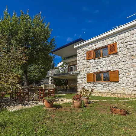 Holiday home Rustikales Steinhaus Nur 300 Meter Zum Mit 3 Parkplaetzen, Meerblick, Garten