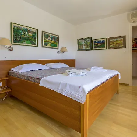 別荘 Rustikales Steinhaus Nur 300 Meter Zum Mit 3 Parkplaetzen, Meerblick, Garten *