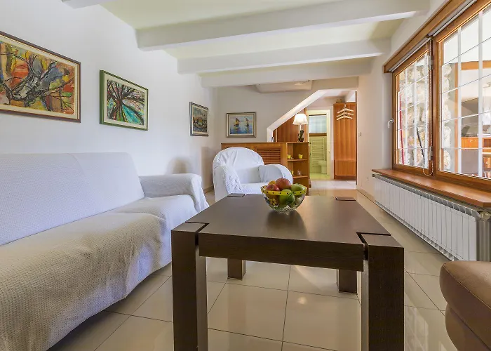 Rustikales Steinhaus Nur 300 Meter Zum Mit 3 Parkplaetzen, Meerblick, Garten Holiday home