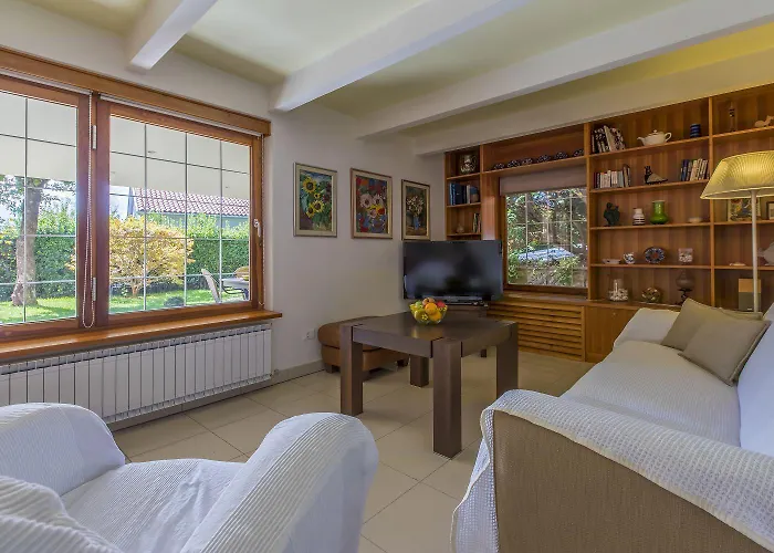 Holiday home Rustikales Steinhaus Nur 300 Meter Zum Mit 3 Parkplaetzen, Meerblick, Garten *
