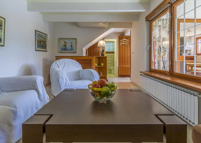 Rustikales Steinhaus Nur 300 Meter Zum Mit 3 Parkplaetzen, Meerblick, Garten Holiday home *