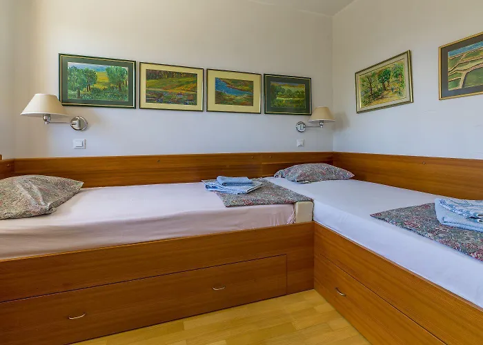 Holiday home Rustikales Steinhaus Nur 300 Meter Zum Mit 3 Parkplaetzen, Meerblick, Garten Novi Vinodolski