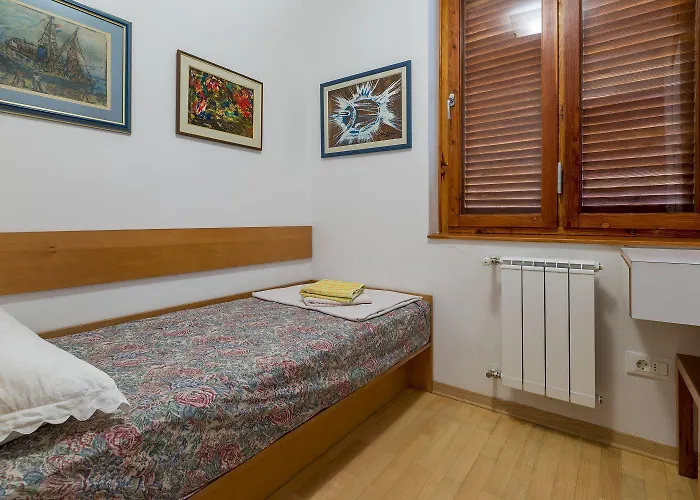Holiday home Rustikales Steinhaus Nur 300 Meter Zum Mit 3 Parkplaetzen, Meerblick, Garten