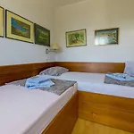 Rustikales Steinhaus Nur 300 Meter Zum Mit 3 Parkplaetzen, Meerblick, Garten نوفي فينودولسكي