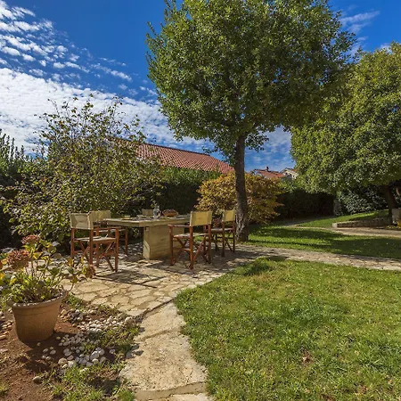 Rustikales Steinhaus Nur 300 Meter Zum Mit 3 Parkplaetzen, Meerblick, Garten Nyaraló Novi Vinodolski