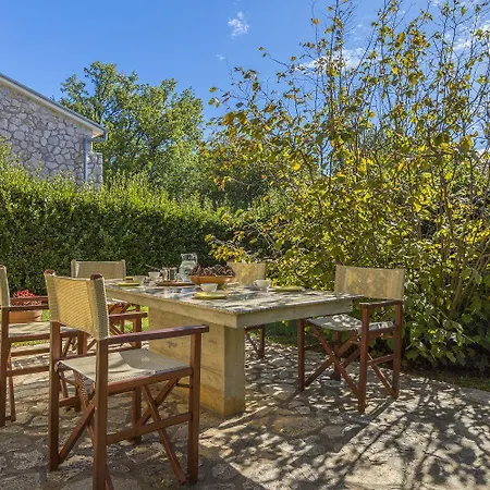 Holiday home Rustikales Steinhaus Nur 300 Meter Zum Mit 3 Parkplaetzen, Meerblick, Garten