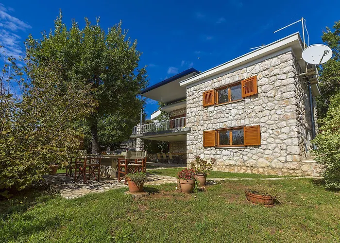 Nyaraló Rustikales Steinhaus Nur 300 Meter Zum Mit 3 Parkplaetzen, Meerblick, Garten