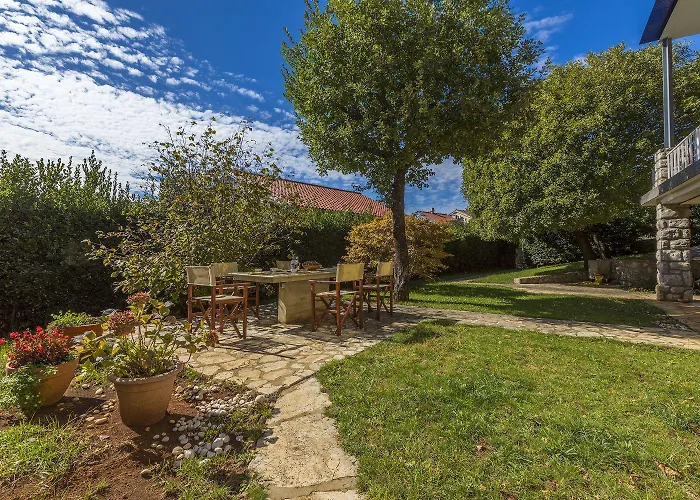 Rustikales Steinhaus Nur 300 Meter Zum Mit 3 Parkplaetzen, Meerblick, Garten Nyaraló Novi Vinodolski
