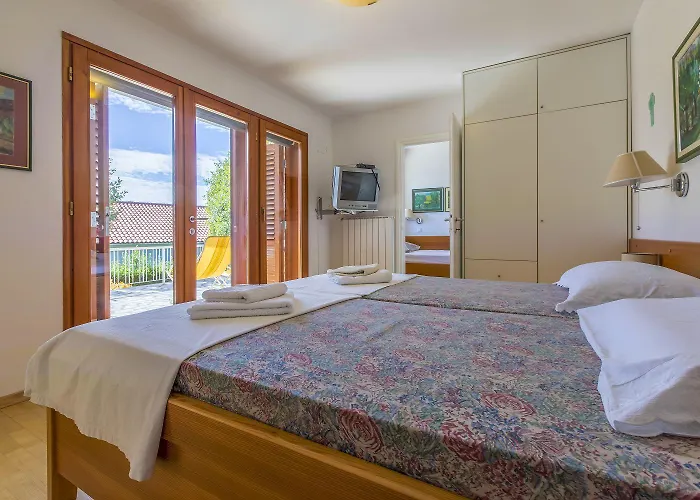 Nyaraló Rustikales Steinhaus Nur 300 Meter Zum Mit 3 Parkplaetzen, Meerblick, Garten *