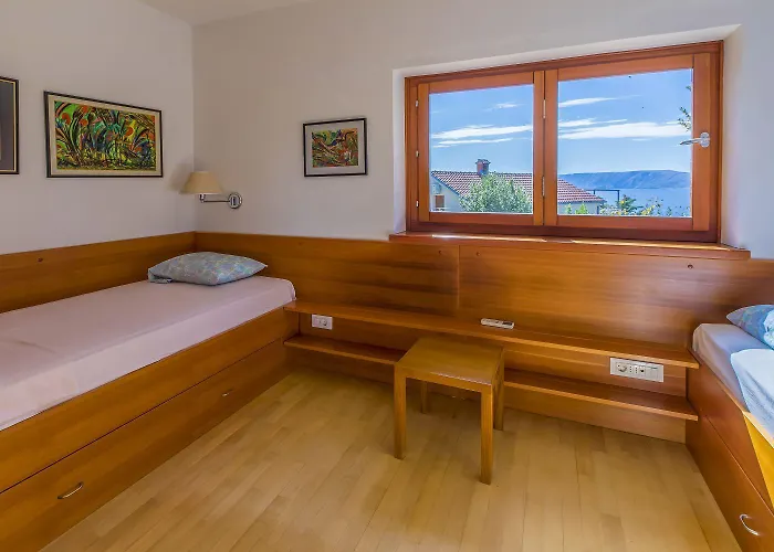 Rustikales Steinhaus Nur 300 Meter Zum Mit 3 Parkplaetzen, Meerblick, Garten