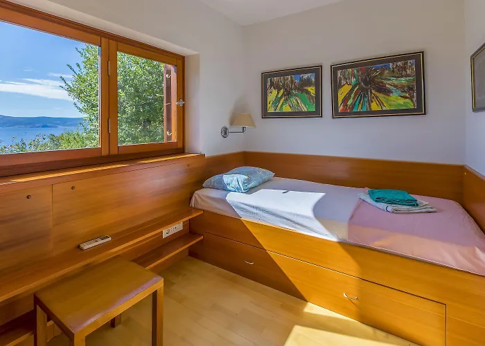 Rustikales Steinhaus Nur 300 Meter Zum Mit 3 Parkplaetzen, Meerblick, Garten * Novi Vinodolski